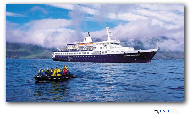 Clipper Adventurer Evacuated After Striking Rock in Arctic Ocean