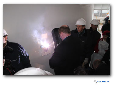 RThe first ceremony involved the welding of significant coins beneath the mast of Queen Elizabeth for good luck.