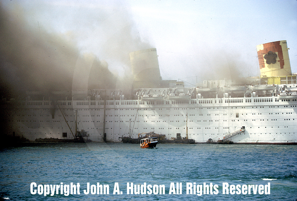 Classic Liners And Cruise Ships Queen Elizabeth